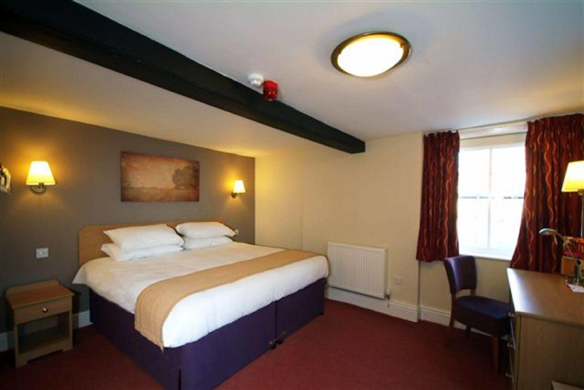 Rockingham Arms By Greene King Inns Wentworth  Esterno foto
